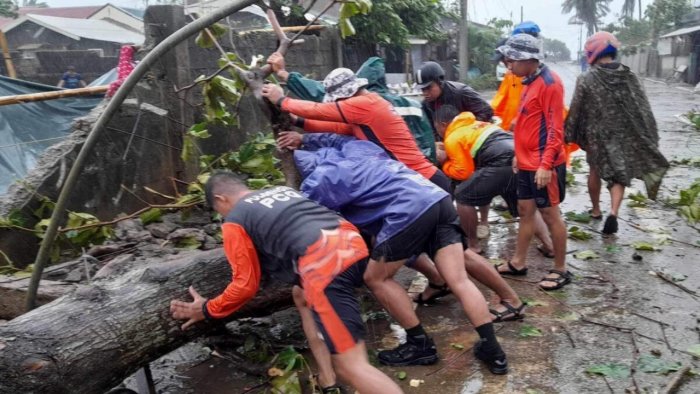 Typhoon Doksuri lashes Philippines as China and Taiwan stay alert 