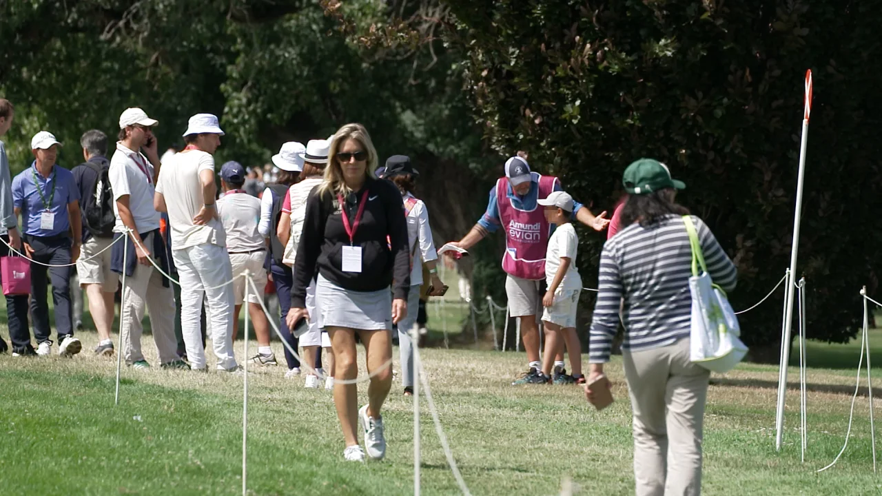 Young fan picks up ball while it’s still in play at Evian Championship – then receives signed souvenir from Angel Yin